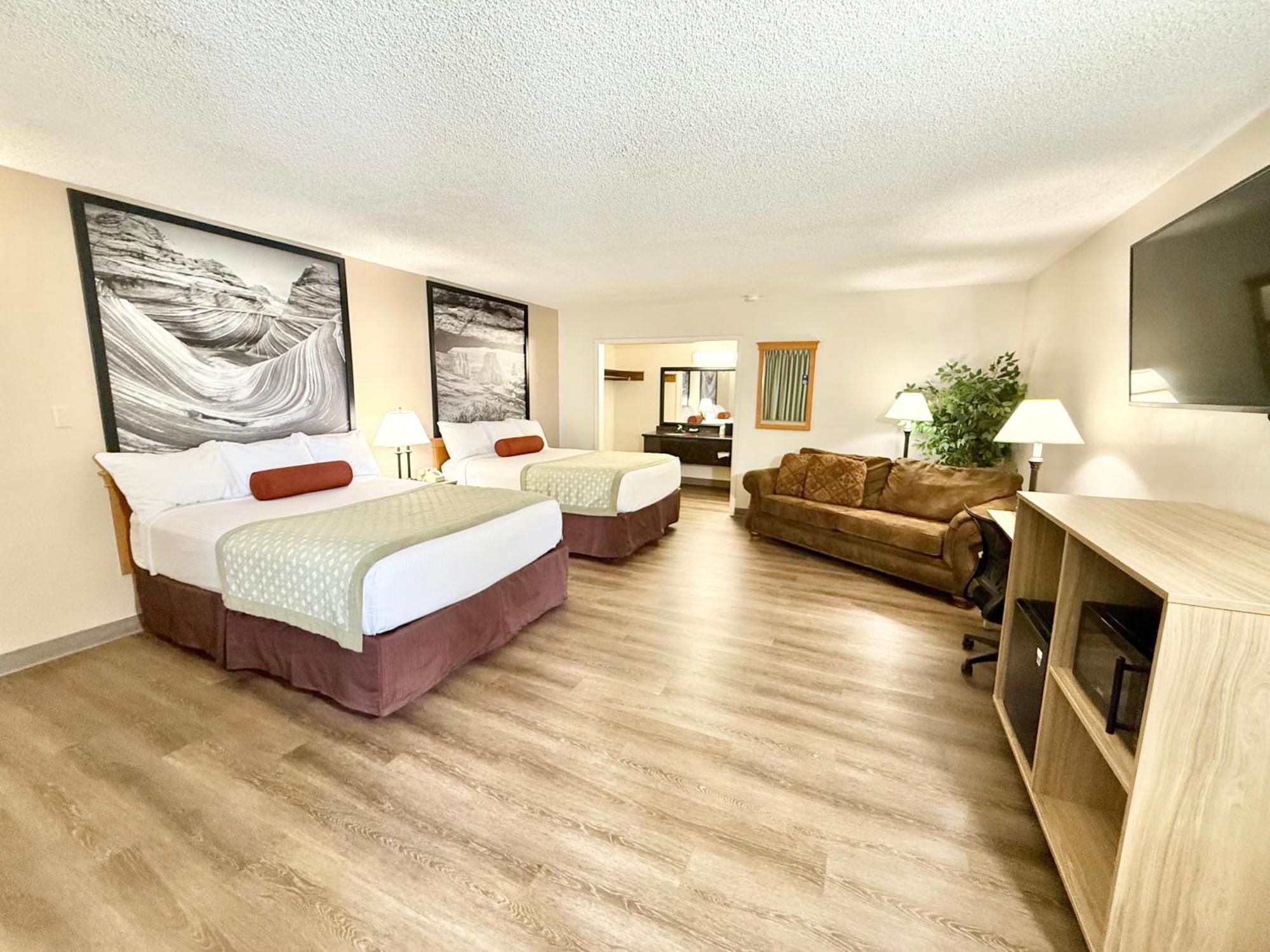 Super 8 By Wyndham Salina/Scenic Hills Area Hotel Exterior photo