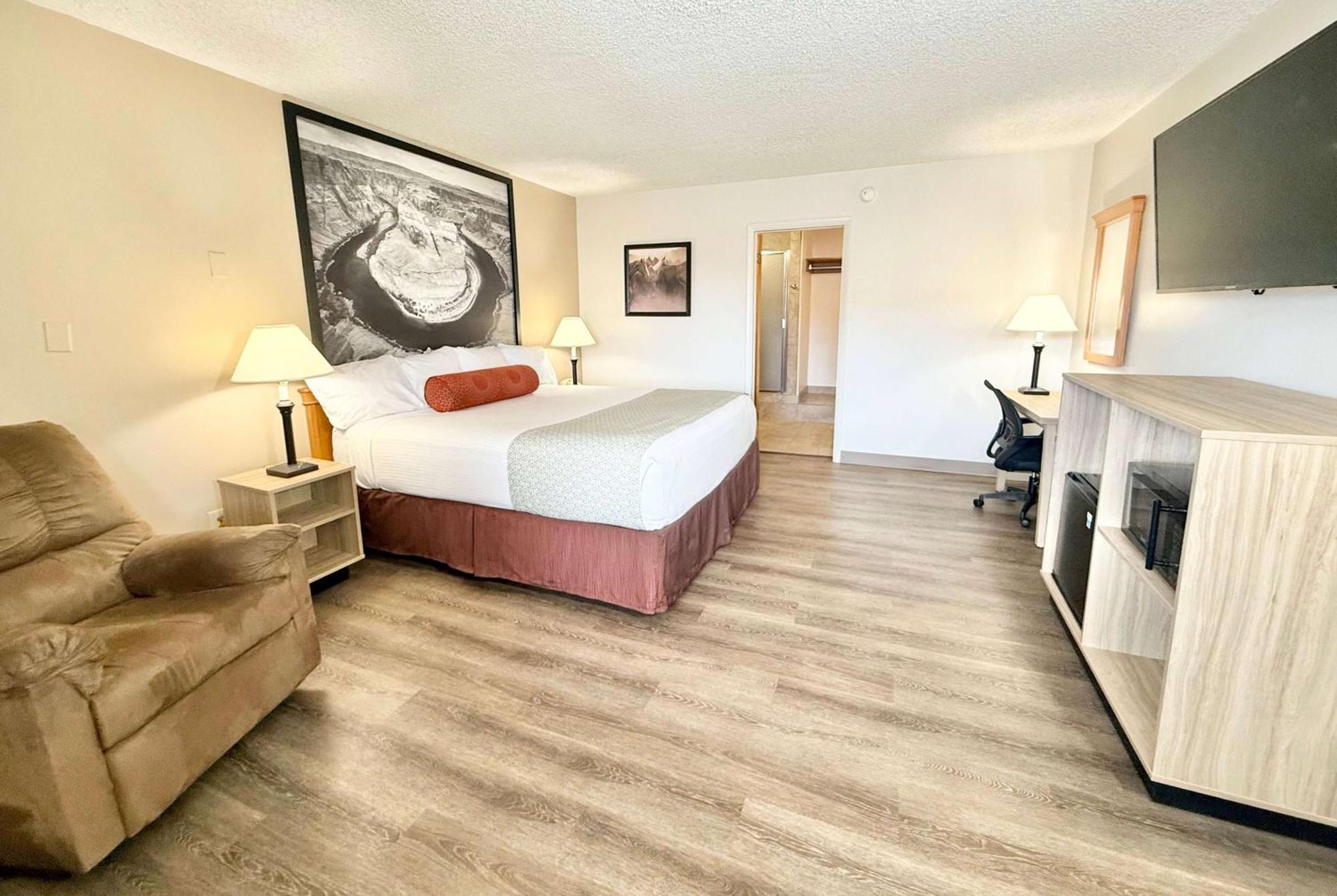 Super 8 By Wyndham Salina/Scenic Hills Area Hotel Exterior photo